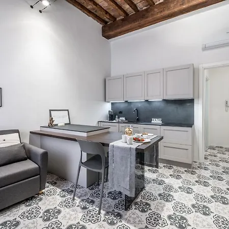 Emilia Palace Apartmán *