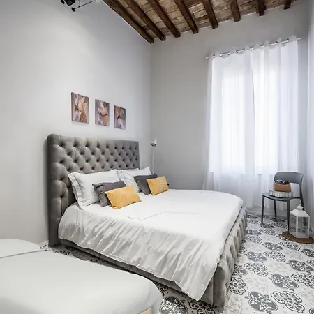 Emilia Palace Apartmán *